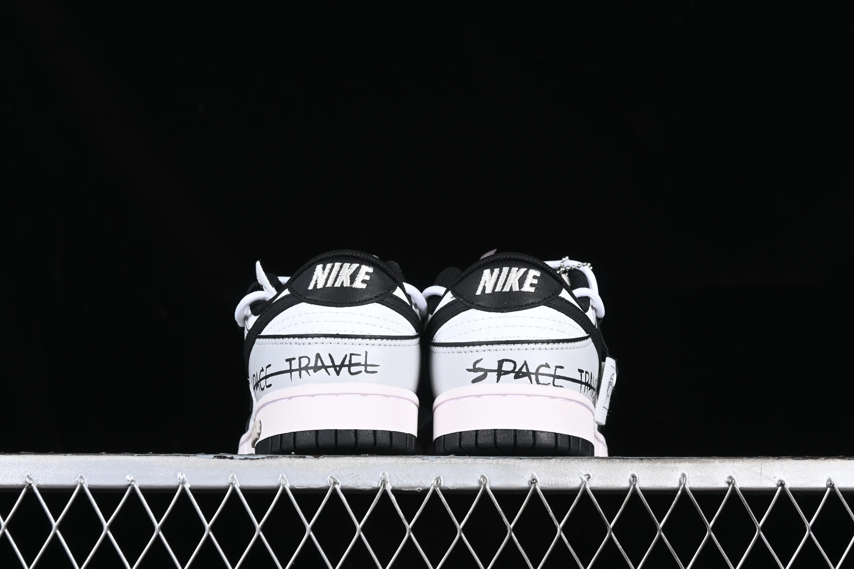 All categories Nk SB Dunk series Nk SB Dunk Low low-top sneakers Nk Dunk Low Skywalker black and white gray summer simple SB strap low-top casual sneakers DD1391-100